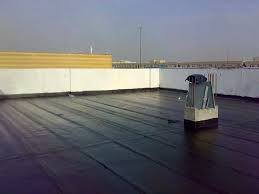 فريق عمل متخصص في عزل الأسطح